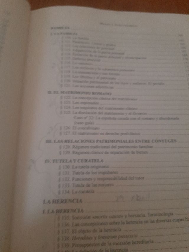 Instituciones y casos de derecho romano
