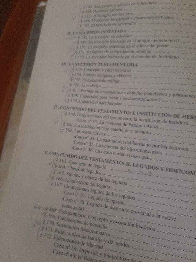 Instituciones y casos de derecho romano