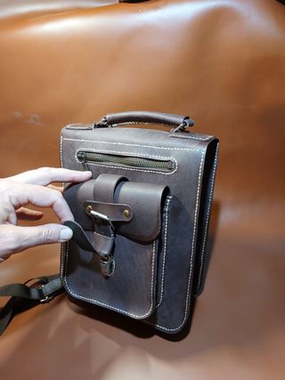 Bolsa costado cuero