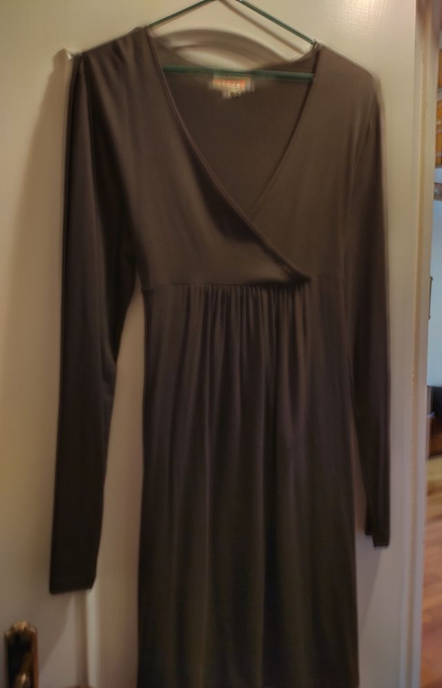 Vestido manga larga de punto.