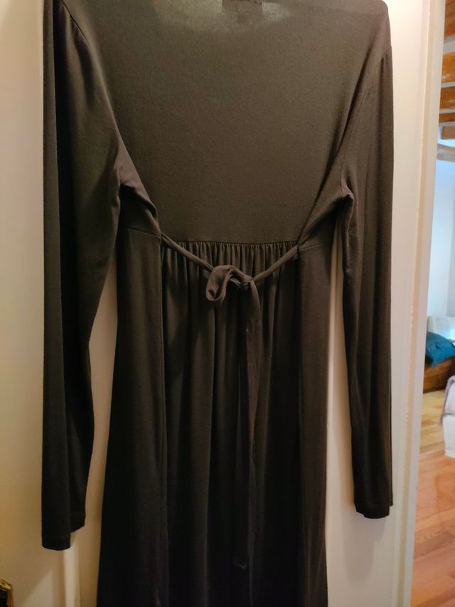 Vestido manga larga de punto.