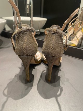 Sandalias piel Gloria Ortiz doradas y plata