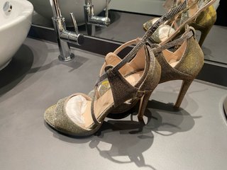 Sandalias piel Gloria Ortiz doradas y plata