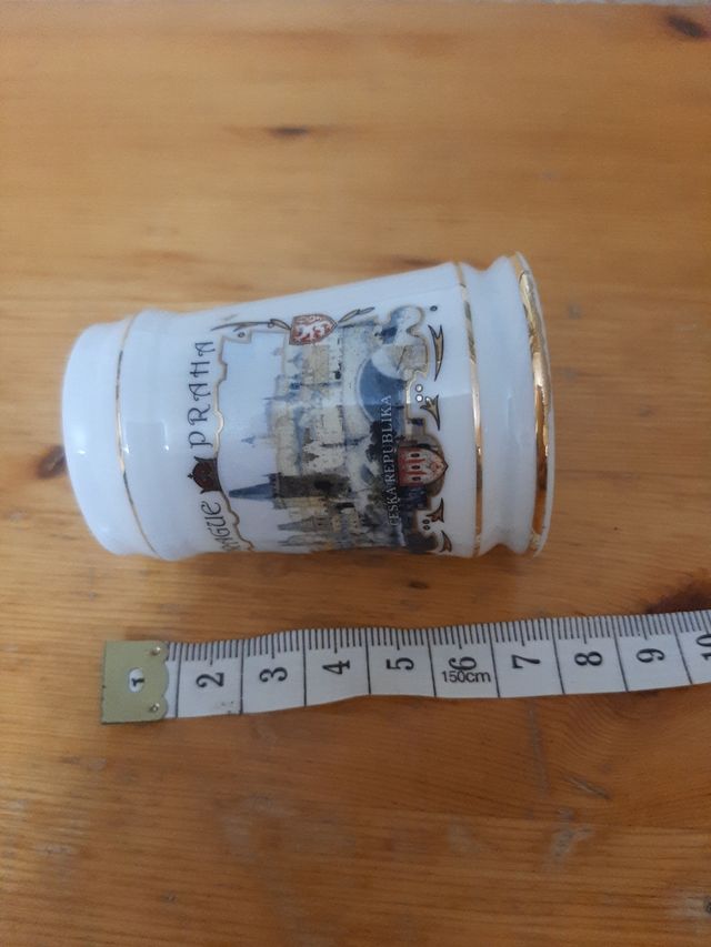 Jarra pequeña de porcelana de Praga