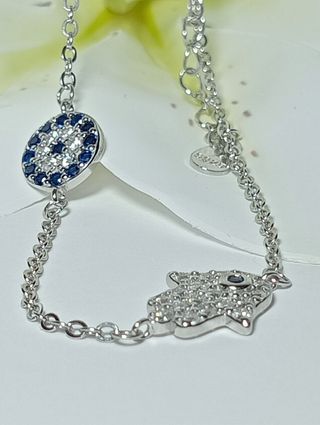 Preciosa pulsera de doble fetiche plata.