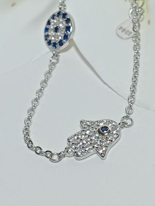 Preciosa pulsera de doble fetiche plata.