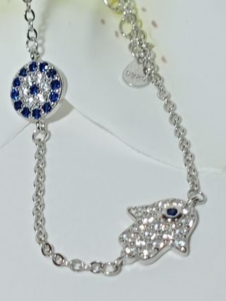 Preciosa pulsera de doble fetiche plata.