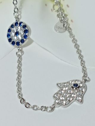 Preciosa pulsera de doble fetiche plata.