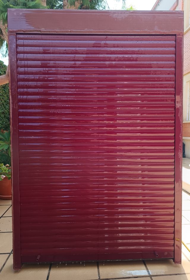 Ventana con persiana