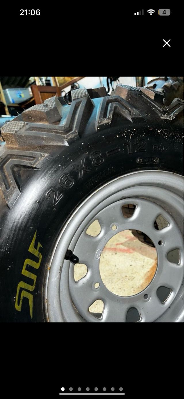 Llanta polaris con neumatico semi nuevo