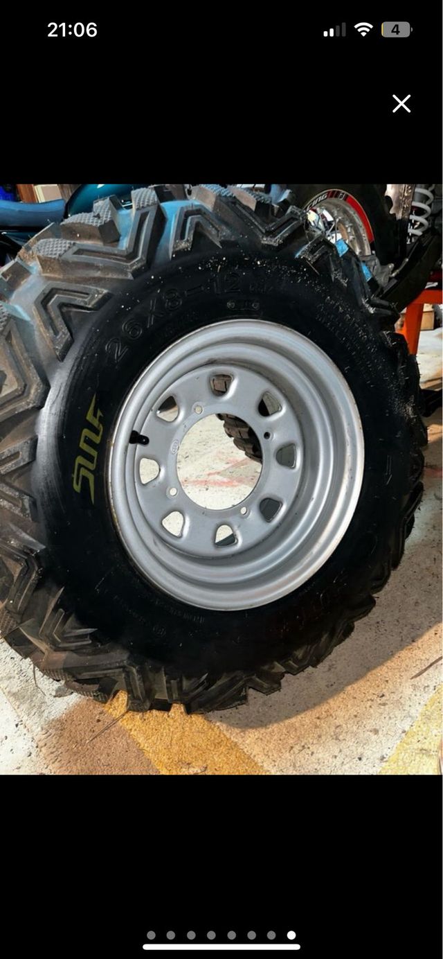 Llanta polaris con neumatico semi nuevo