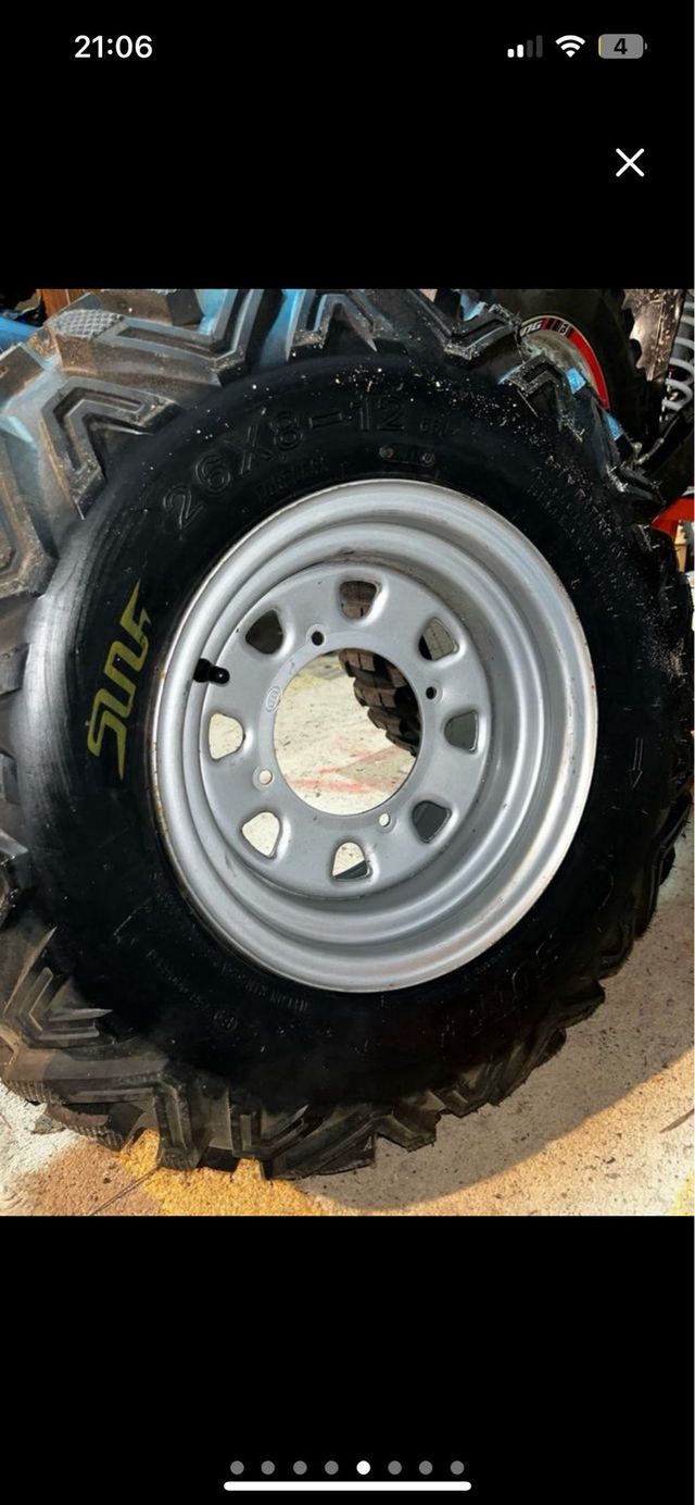 Llanta polaris con neumatico semi nuevo