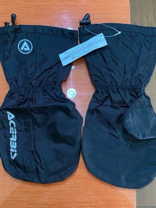 Guantes y Cubre botas de lluvia