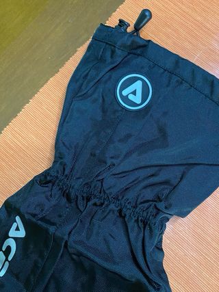 Guantes y Cubre botas de lluvia