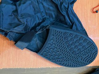 Guantes y Cubre botas de lluvia