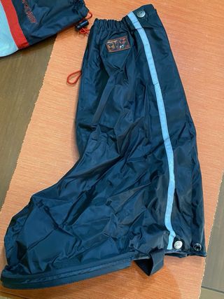 Guantes y Cubre botas de lluvia