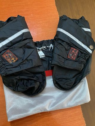 Guantes y Cubre botas de lluvia