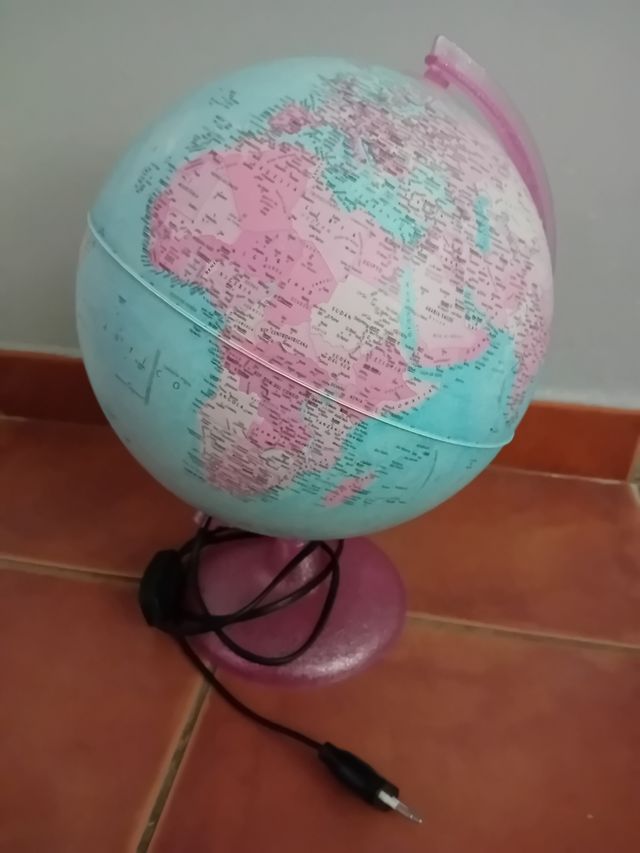 Lampara bola del mundo.