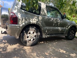 Mitsubishi Montero 2004