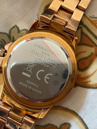 relogio oriflame com elementos swarovski