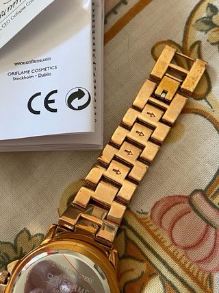 relogio oriflame com elementos swarovski