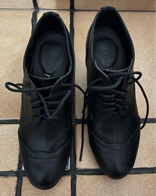 Zapatos de tacón con cordones