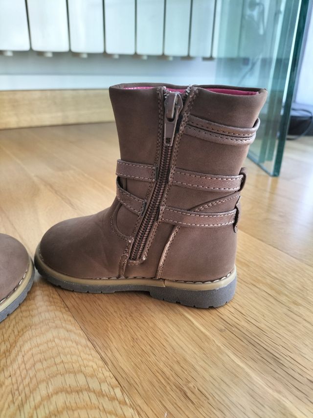Botas niña marrón talla 23