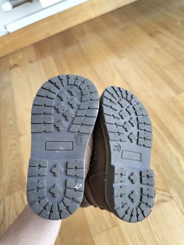 Botas niña marrón talla 23