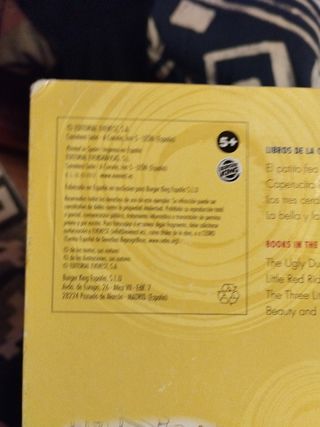 Cuento bilingüe. Caperucita roja