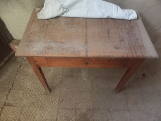 Escritorio de madera en Sella (Alicante)