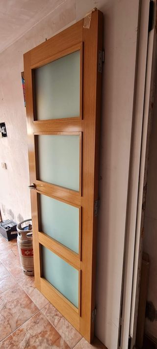 Puerta madera con cristales