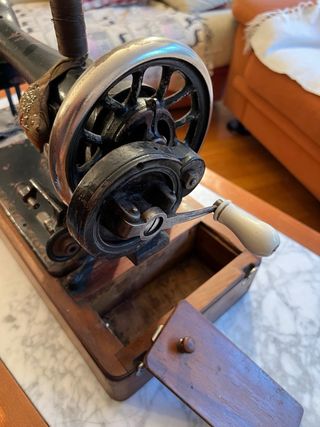 Maquina coser Naumann