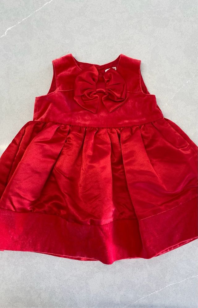 Vestido rojo. Terciopelo. Talla seis meses carter’