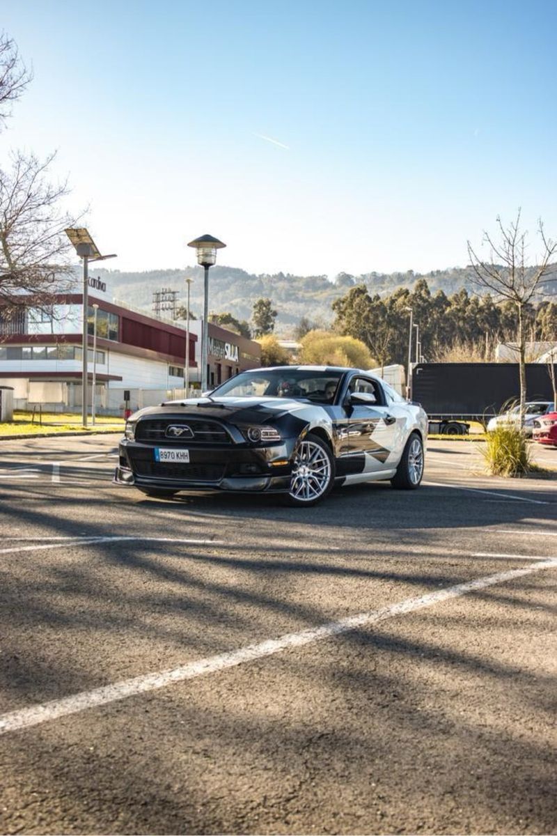 Ford Mustang 2013 - foto 1