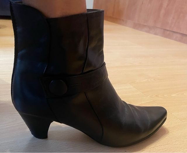 Botines negros de piel Aura