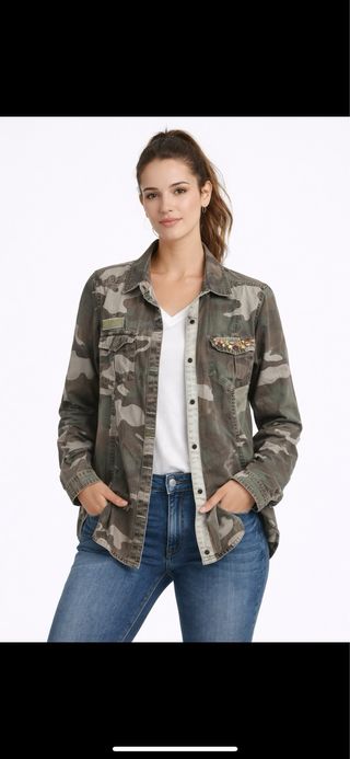 Bonita Camisa camuflaje con pedreria