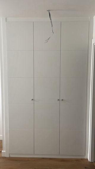 Puertas lacadas de madera de armario