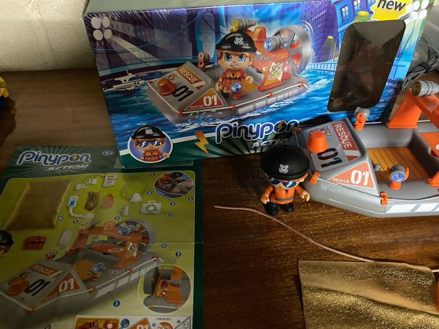 Pin y pon action lancha