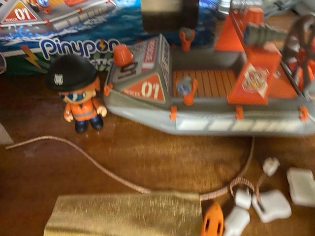 Pin y pon action lancha