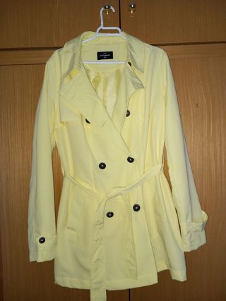 Gabardina amarilla