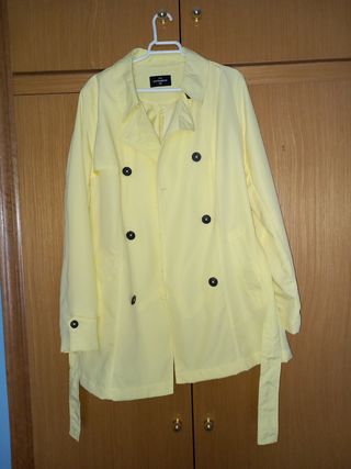 Gabardina amarilla