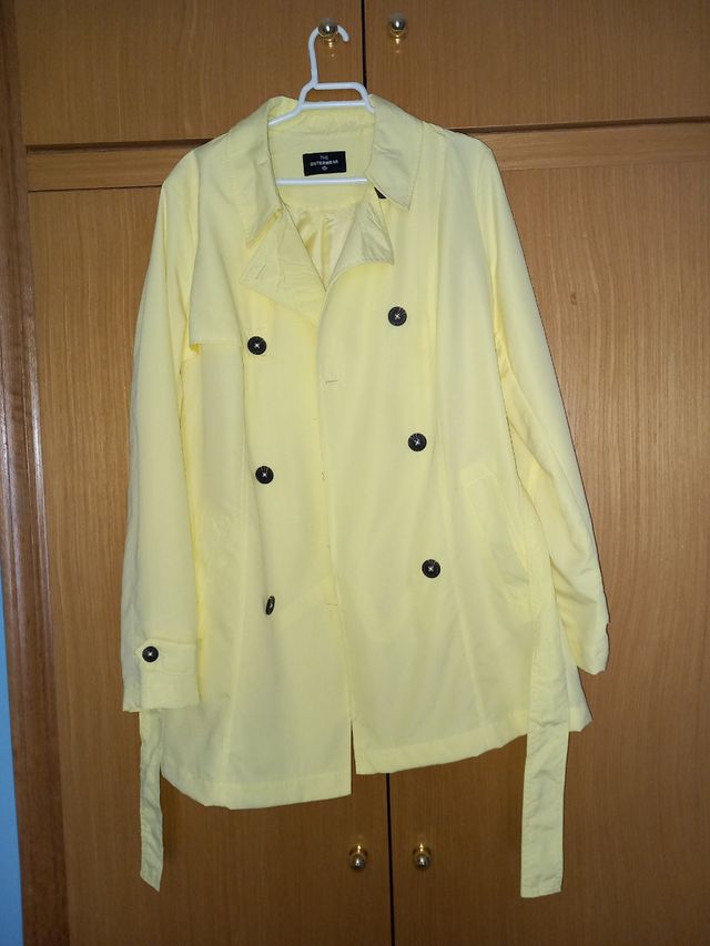 Gabardina amarilla