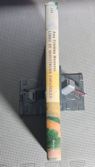 Libro de Monstruos Espanoles (Las Tres Edades) (Spanish Edition)