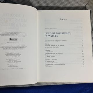 Libro de Monstruos Espanoles (Las Tres Edades) (Spanish Edition)