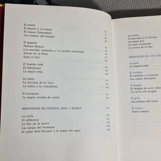 Libro de Monstruos Espanoles (Las Tres Edades) (Spanish Edition)