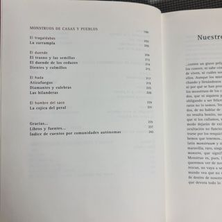 Libro de Monstruos Espanoles (Las Tres Edades) (Spanish Edition)