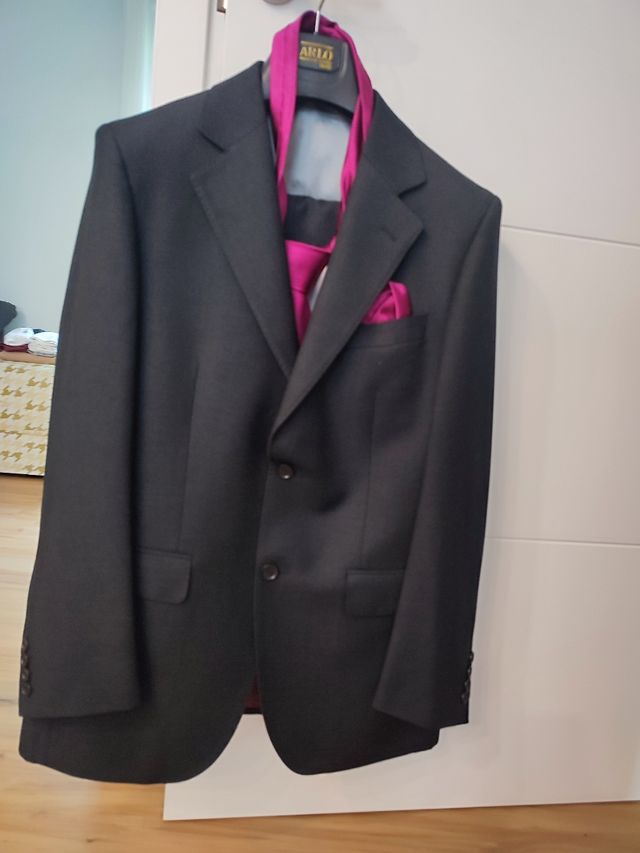 Traje de chaqueta con chaleco y corbata