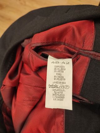 Traje de chaqueta con chaleco y corbata 