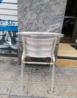 Sedia da terrazza in alluminio.