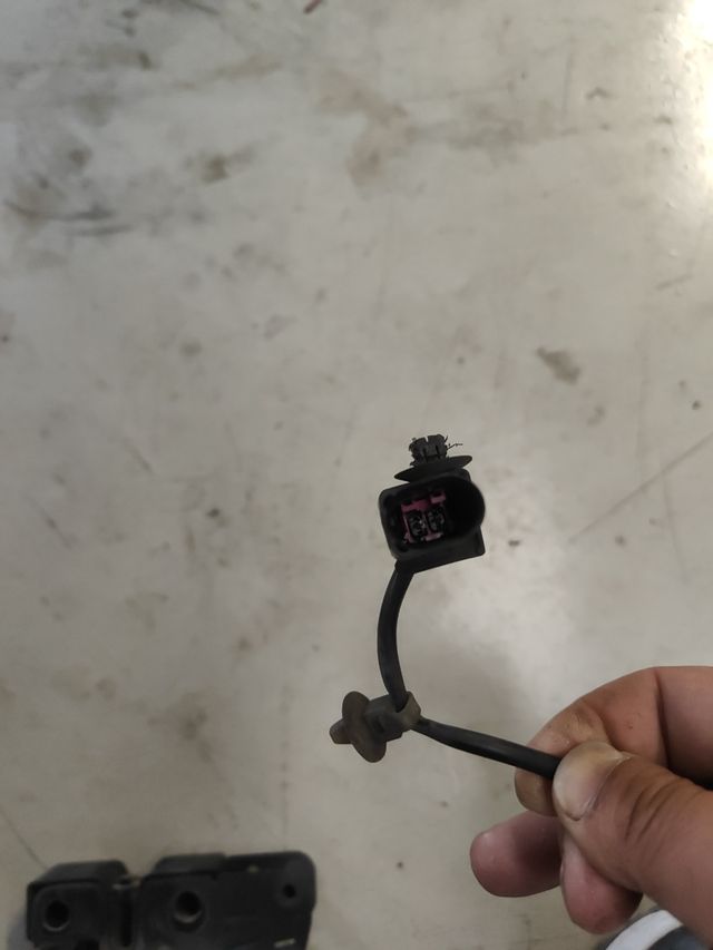 Cerradura capot VW Passat b6